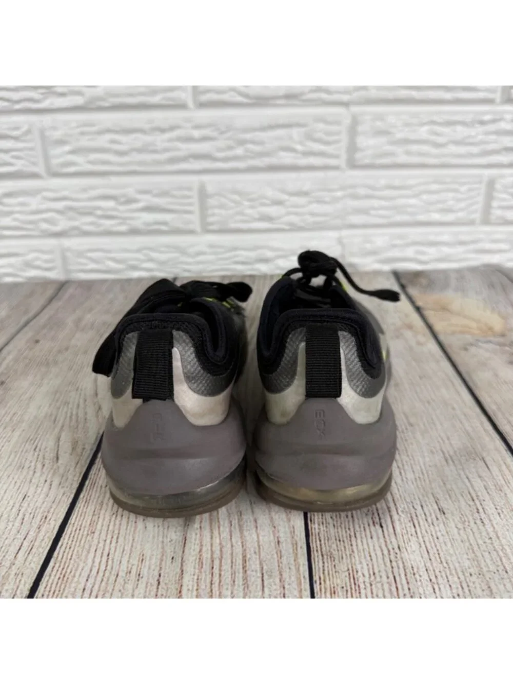 Nike Air Max Axis Boys Sneakers Youth Size 1Y